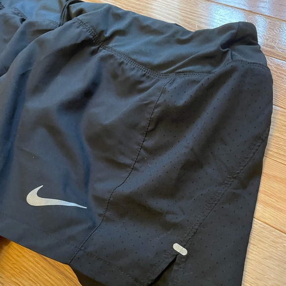 COPY - NIKE DRI-FIT SPORT SHORTS - Picture 2 of 6
